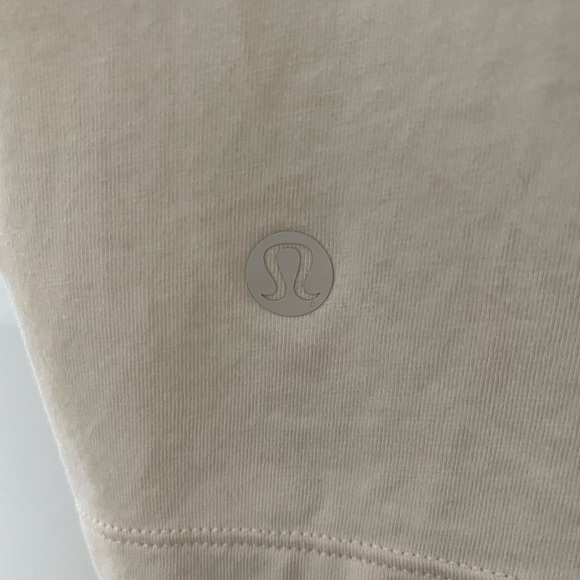 Lululemon size 4 Crescent tee - Picture 5 of 5